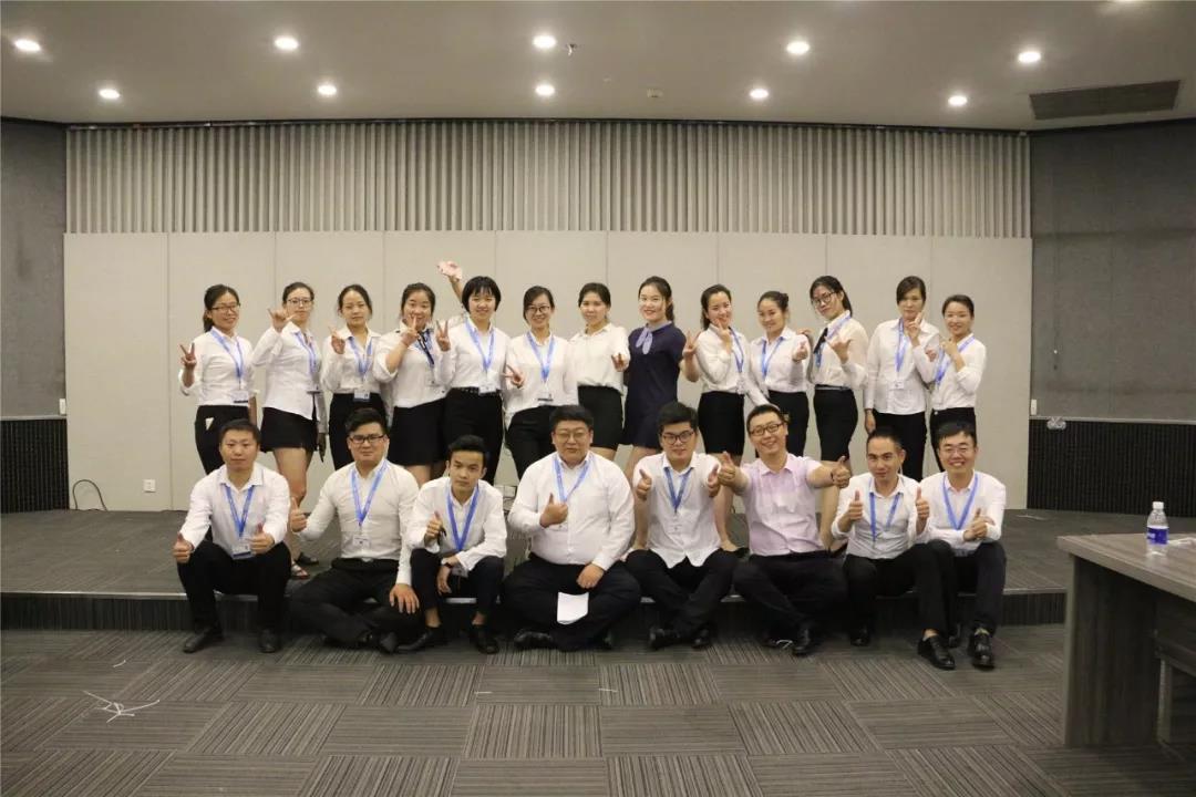 “順勢而為，網(wǎng)贏天下！”2018青峰網(wǎng)絡(luò)智能營銷峰會(huì)圓滿成功！