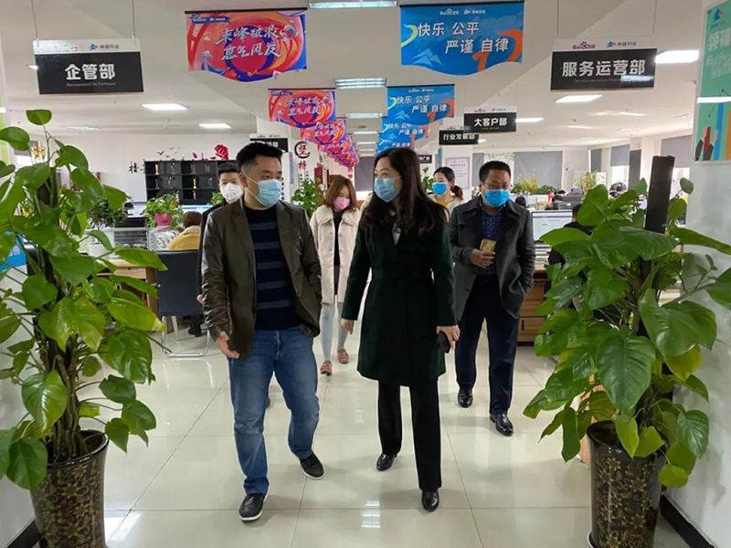 今日市工商聯(lián)黨組織成員 秘書長 梁淑錚同志一行對洛陽青峰進行復工情況指導！