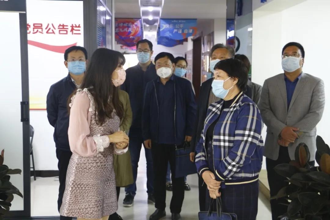 市人大財(cái)經(jīng)委員會(huì)副主任委員、市人大常委會(huì)財(cái)經(jīng)工委主任 衛(wèi)華平一行蒞臨洛陽(yáng)青峰進(jìn)行復(fù)工復(fù)產(chǎn)情況工作指導(dǎo)！