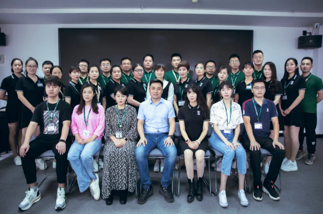 洛陽(yáng)青峰網(wǎng)絡(luò)第十屆黃埔軍校開(kāi)學(xué)典禮順利圓滿(mǎn)舉行！